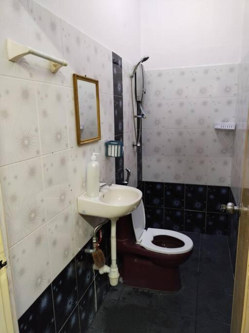 1122 Park S2 # U - 5 Bedroom *